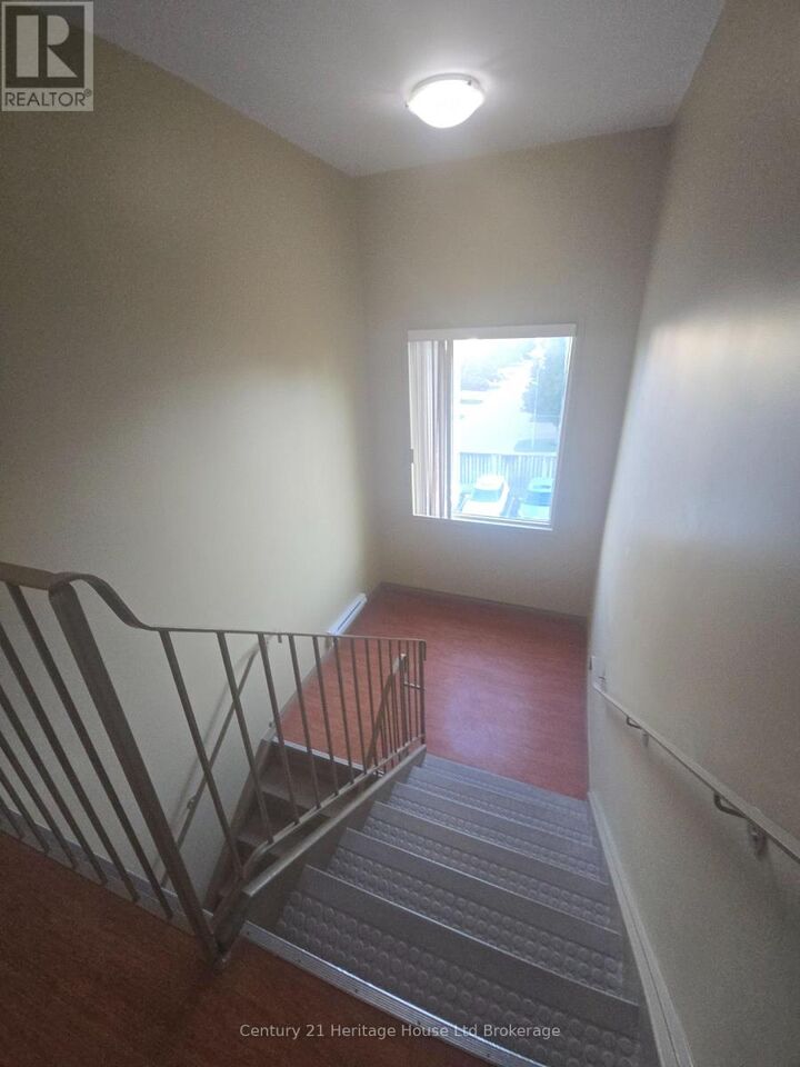 Photo de la propriété: 56 Hiawatha Road 46 ON N4T 1P2