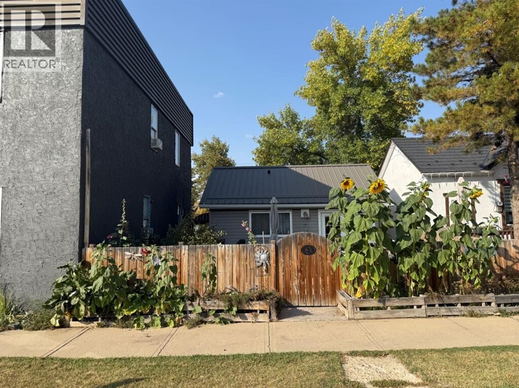 Property Photo: 690 3 Avenue W AB T0J 0Y3