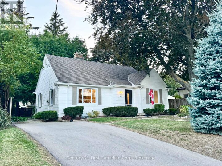 Property Photo: 288 Thames Street South ON N5C 2T9