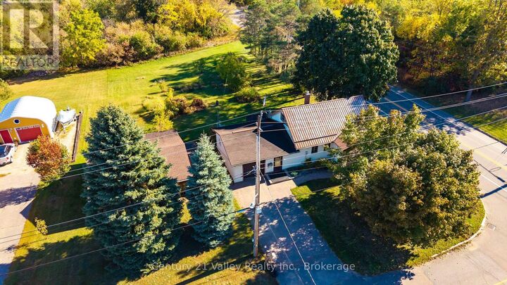 Property Photo:  405 Moore Street  ON K7V 1L8 