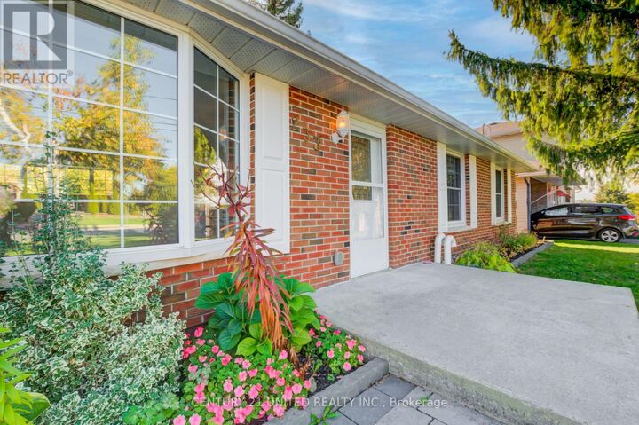 Property Photo:  233 Market Street  ON K0L 1L0 