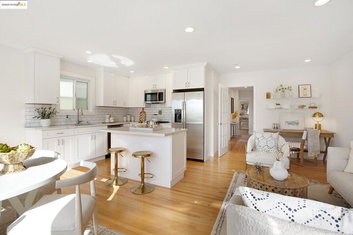 Property Photo:  30 Domingo Ave 6  CA 94705 