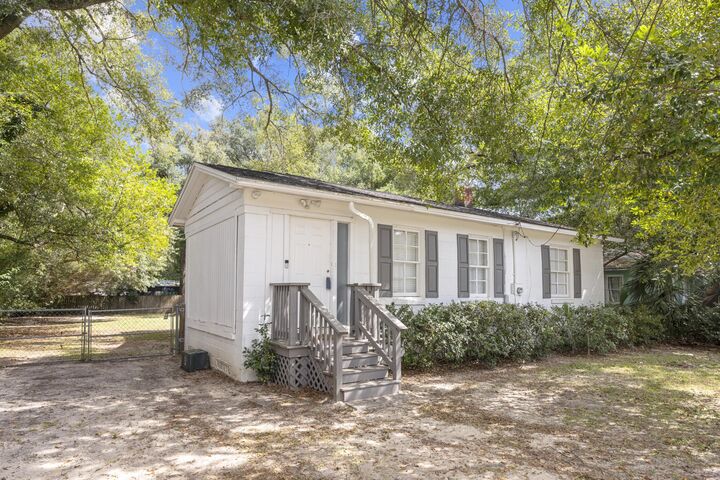 Property Photo:  324 Dixie Street  FL 32536 