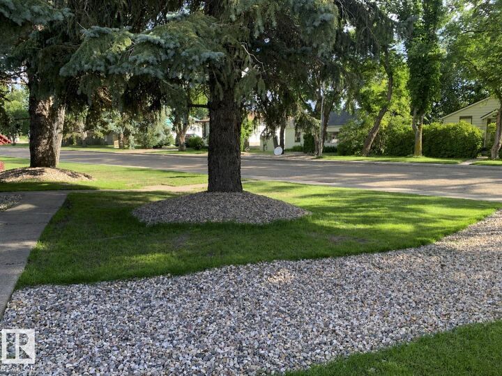 Property Photo: 4828 52 Avenue AB T0B 4N0