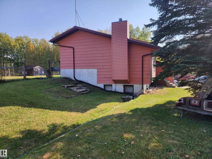 Property Photo:  53510 Hwy 43 14  AB T0E 1V0 