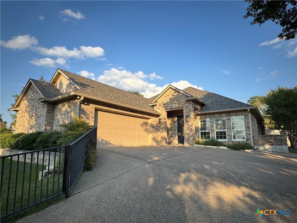 Property Photo:  1219 Indian Trail  TX 76571
