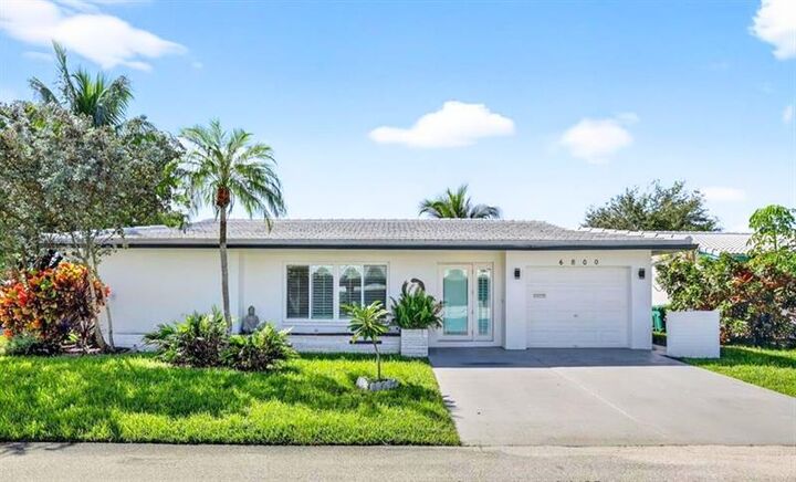 Property Photo: 6800 NW 75th St FL 33321