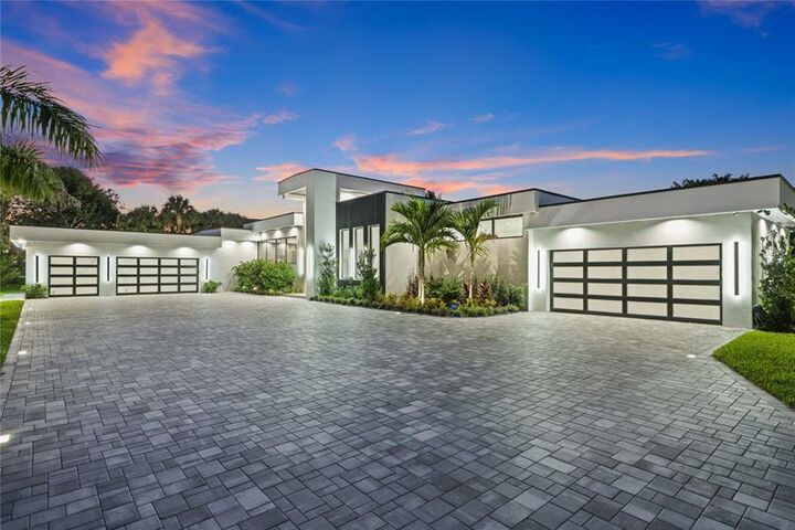 Property Photo: 8795 Valencia Ct FL 33067