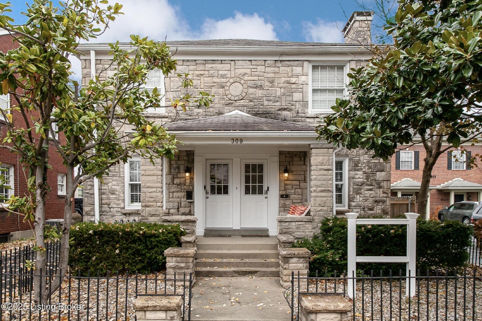 Property Photo:  309 Wendover Ave  KY 40207 