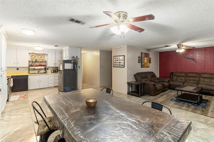 Property Photo: 103 S Ringgold Street TX 77486