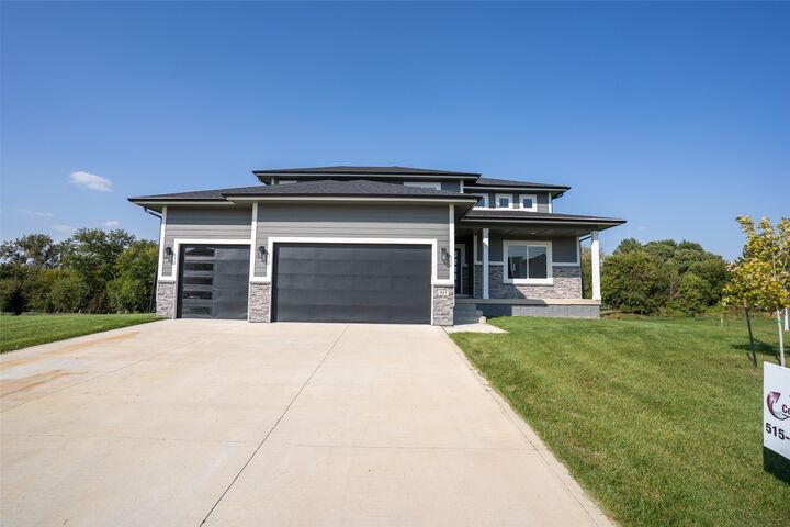 Property Photo: 537 SE Walnut Woods Drive IA 50265