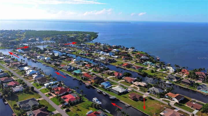 Property Photo: 108 SE Sinclair Street SE FL 33952