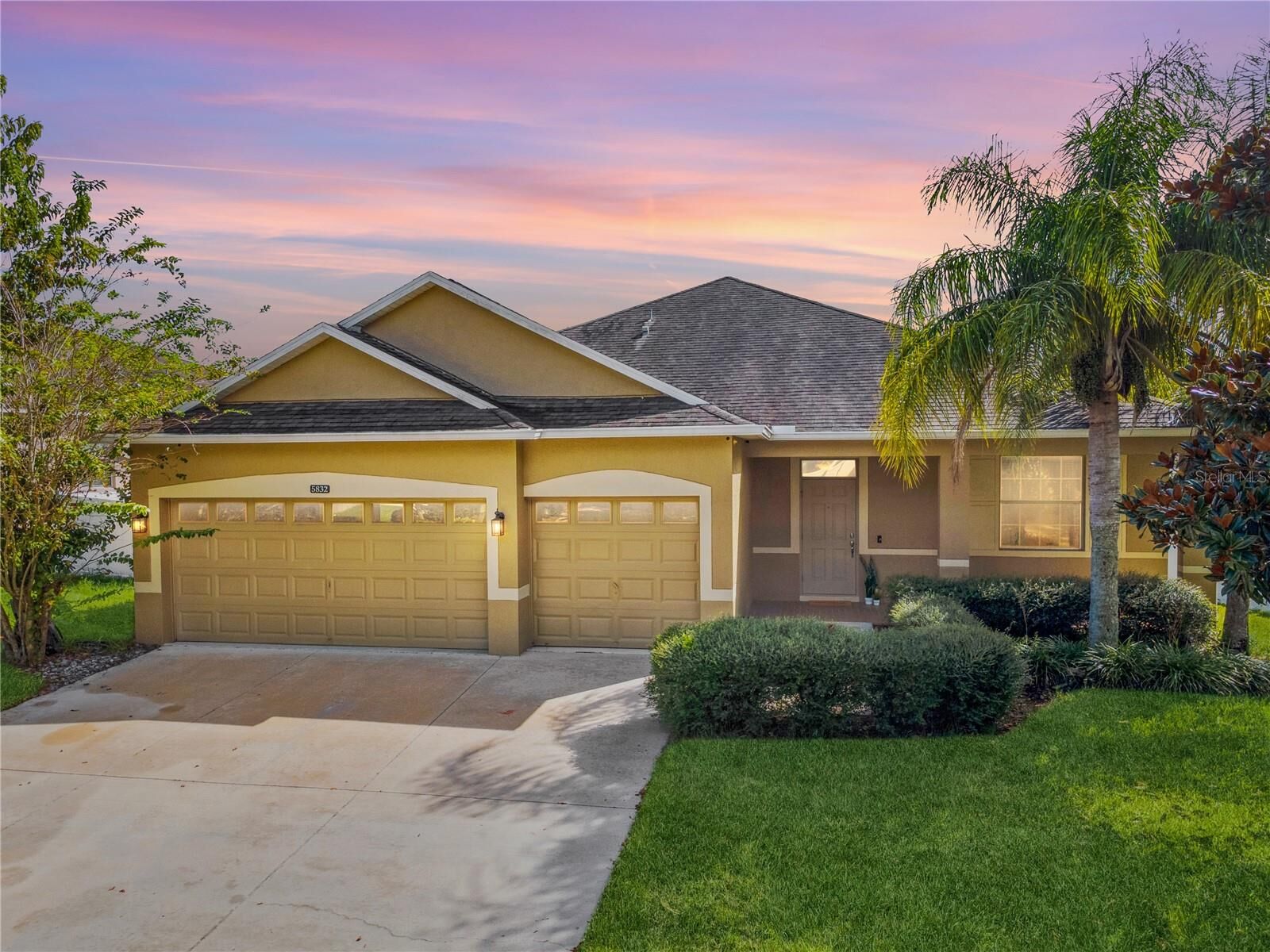 Property Photo: 5832 Tarleton Way FL 32757