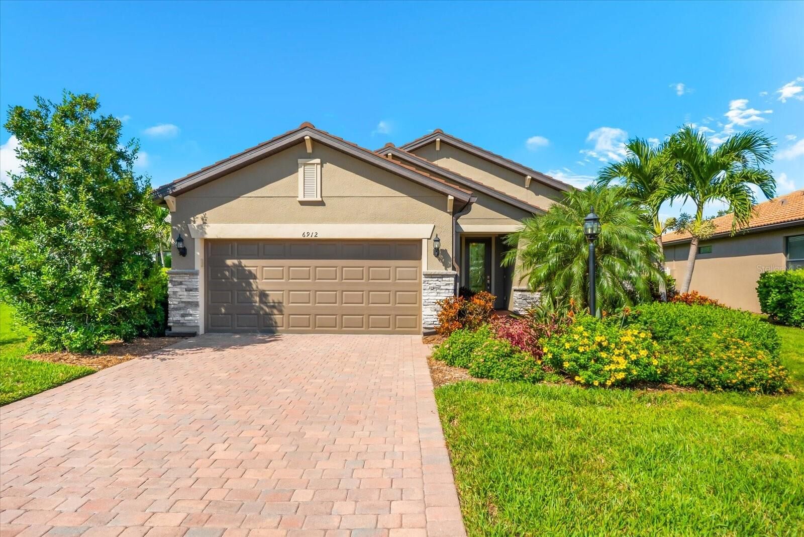 Property Photo: 6912 Gosport Cove FL 34202