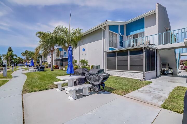 Property Photo:  161 Medallion Boulevard E  FL 33708 
