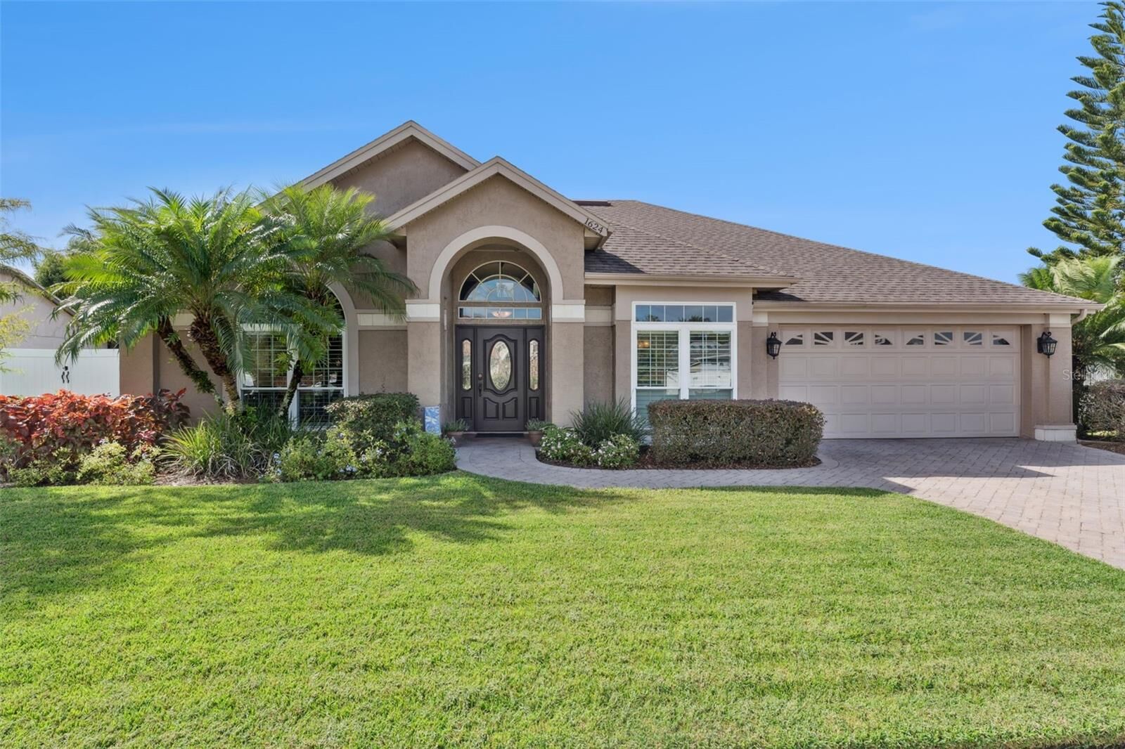 Property Photo: 1624 Thornhill Circle FL 32765