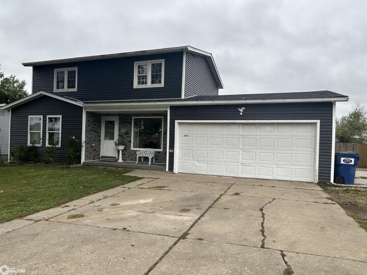 Property Photo:  207 W Ingledue Street  IA 50158