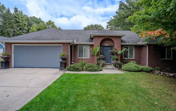 Property Photo:  3285 Norton Lawn Drive  MI 48307 