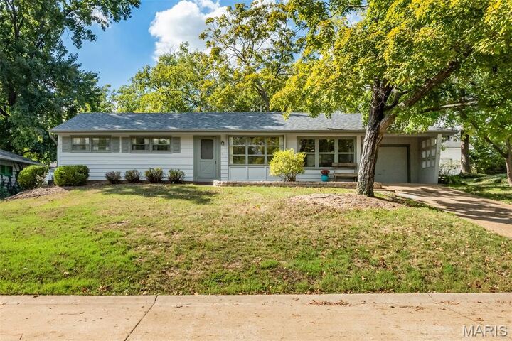 Property Photo: 725 Brookridge Drive MO 63119