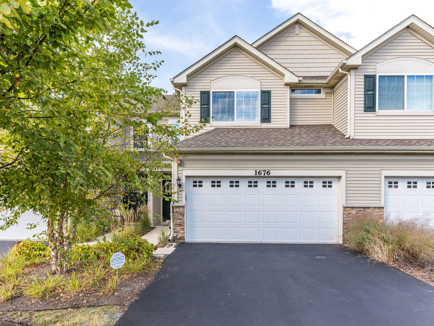 Property Photo:  1676 Carlstedt Drive  IL 60510 