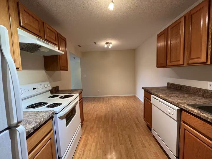 Property Photo: 1350 Brook Street L IL 60174
