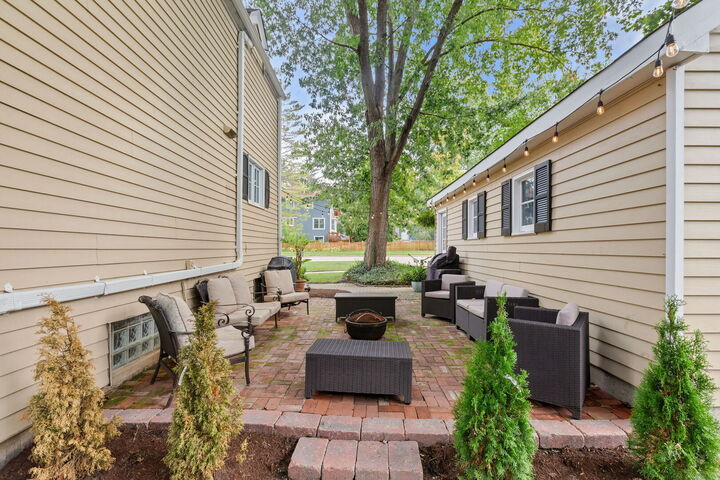 Property Photo: 345 E Russell Street IL 60010