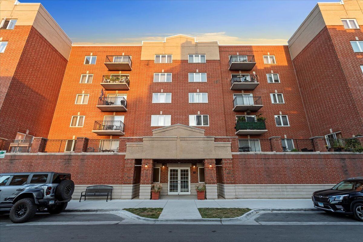 Property Photo:  3303 Grove Avenue 600  IL 60402 