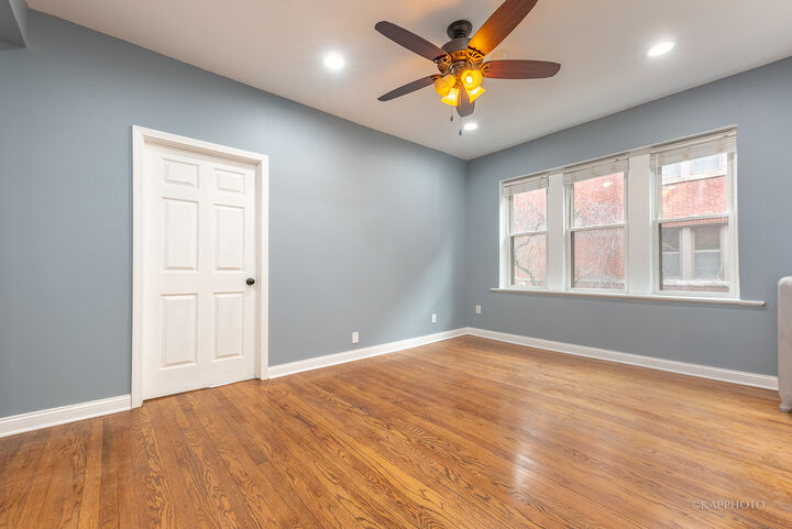 Property Photo: 1329 W Addison Street 1A IL 60613