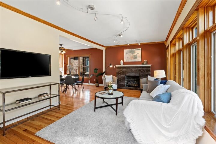 Property Photo:  3614 N Hamlin Avenue  IL 60618 