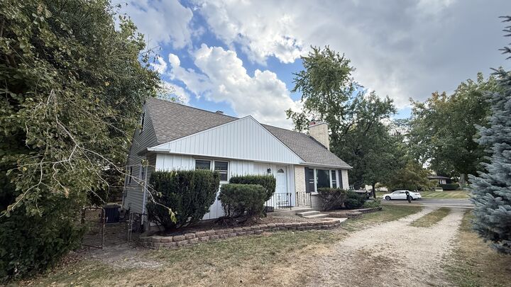 Property Photo: 511 S Cass Avenue IL 60559