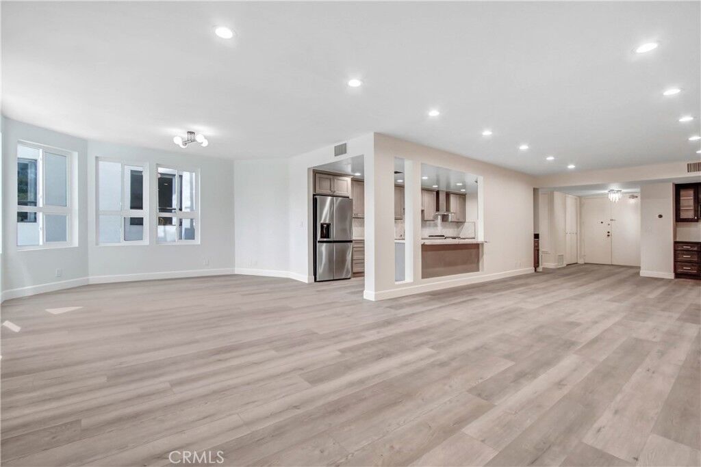 Property Photo:  1277 S Beverly Glen Boulevard 303  CA 90024 