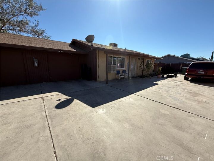 Property Photo: 18610 Casaba Rd CA 92301