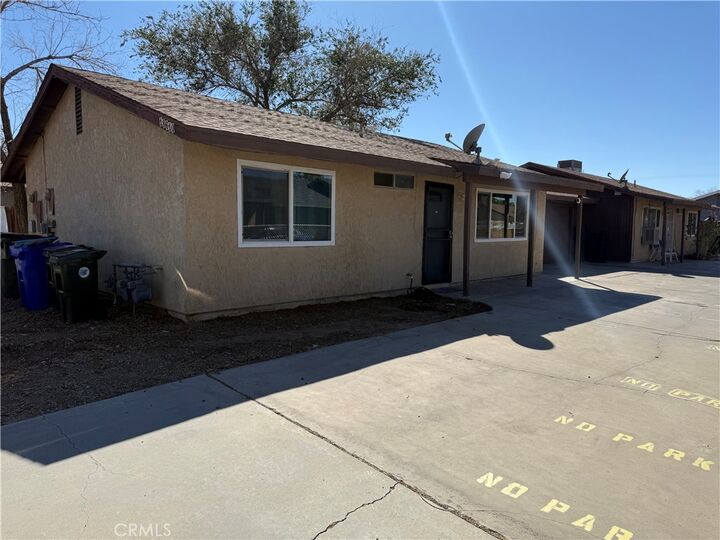 Property Photo: 18610 Casaba Rd CA 92301