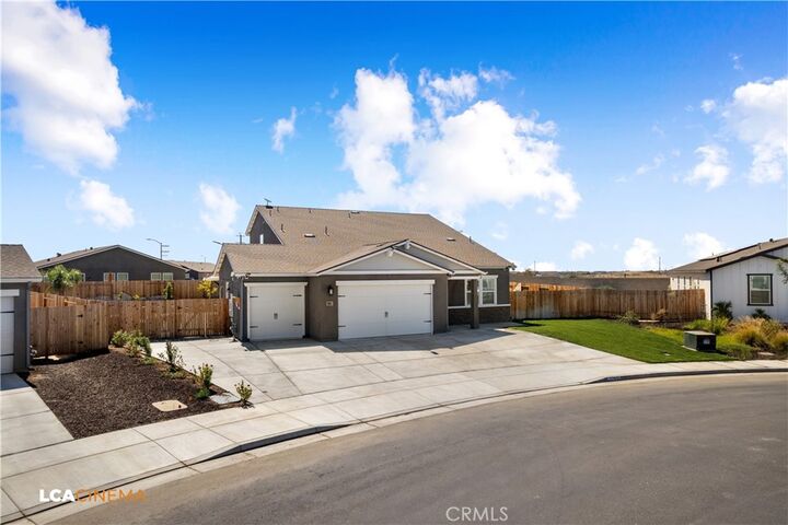Property Photo: 7931 Savannah Height Avenue CA 93313