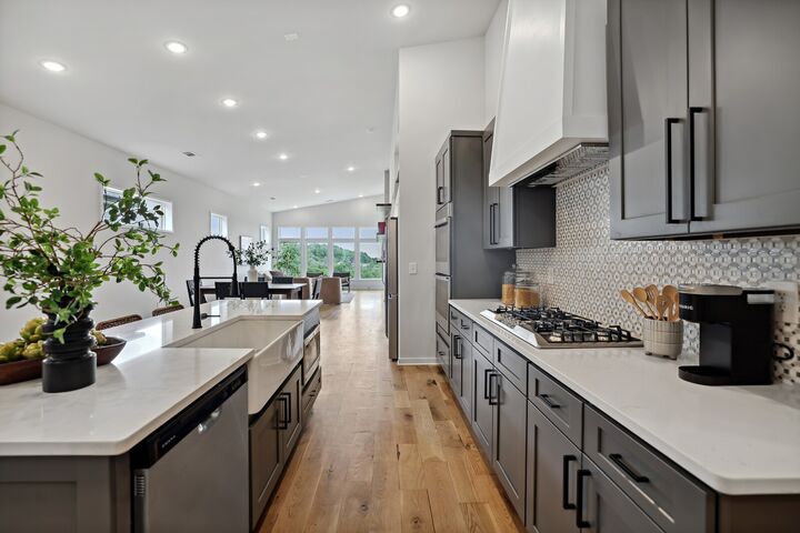 Property Photo: 1625 Boxwood Dr TN 37211