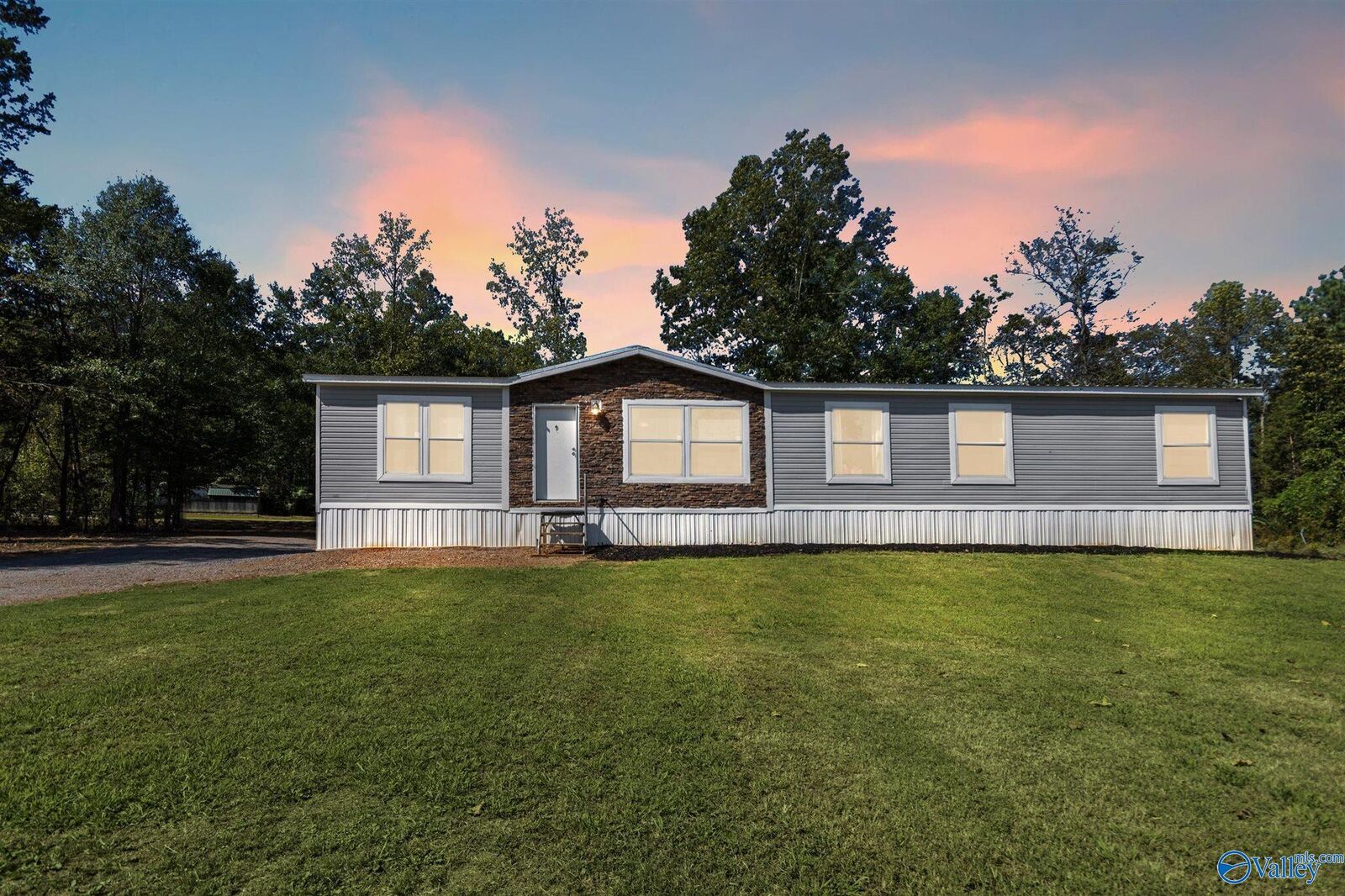 Property Photo:  1007 Paint Rock Road  AL 35760 