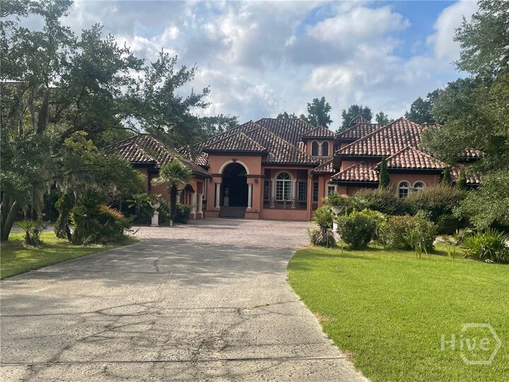 Property Photo:  