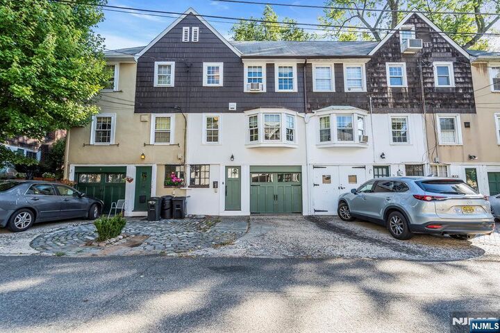 Property Photo:  8 Reading Terrace  NJ 07410 