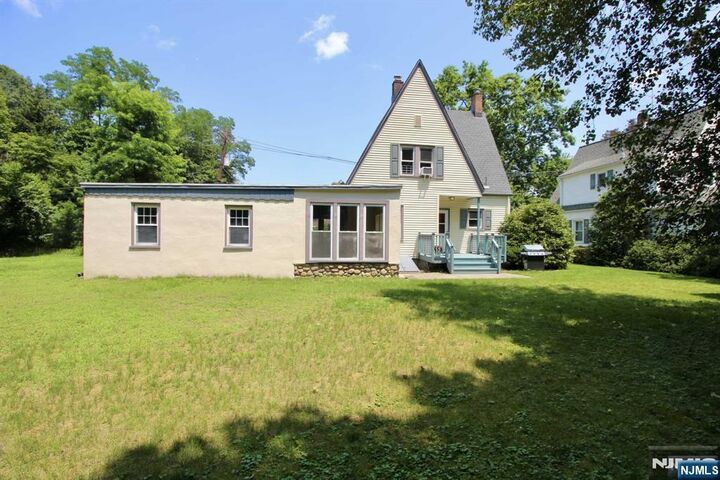 Property Photo:  6 Cottage Place  NJ 07401 