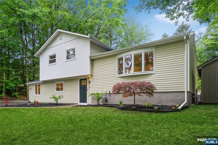Property Photo:  9 Somerset Place  NJ 07480 