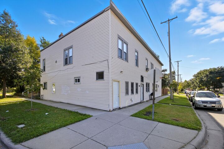Property Photo:  568 Farrington Street 1  MN 55103 