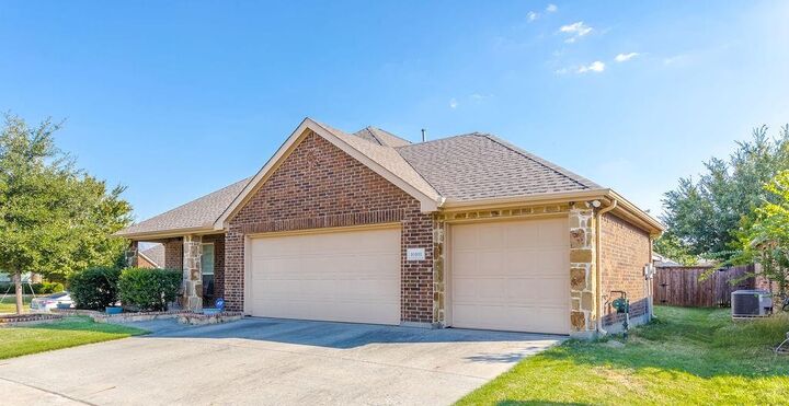 Property Photo:  10101 Horseshoe Lane  TX 75072 
