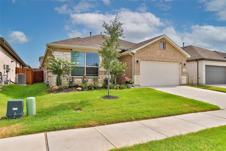 Property Photo: 1045 Kirkham Way TX 76247