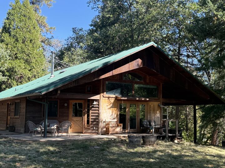 Property Photo:  1225 Messinger Road  OR 97527