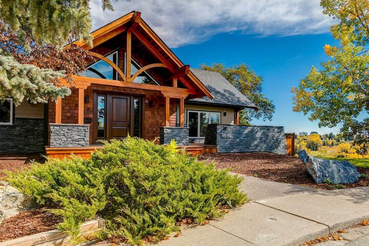 Property Photo:  1661 St Andrews Place NW  AB T2N 3Y4 