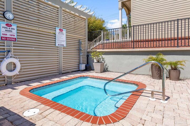Property Photo:  217 W Jackson St 12  FL 32501 
