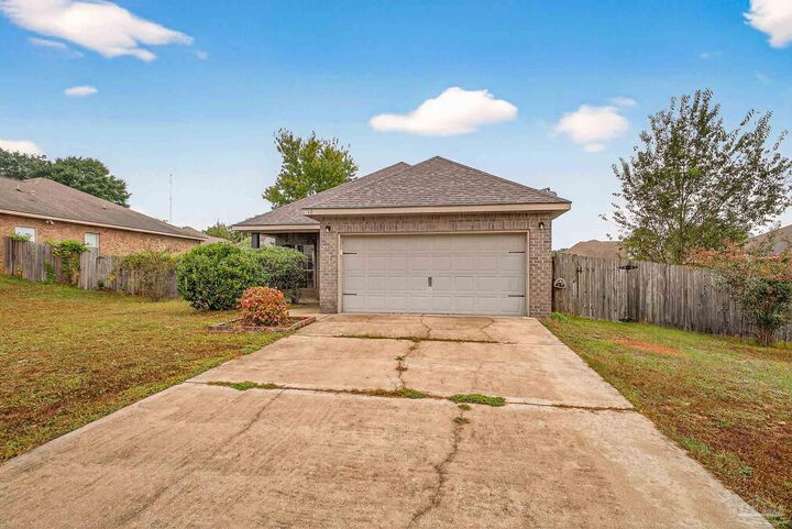 Property Photo: 6740 Cotter Dr FL 32570