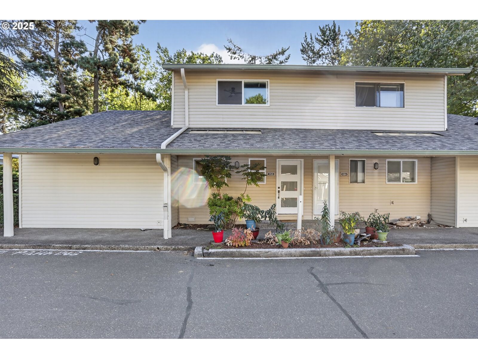 Property Photo:  11926 N Jantzen Beach Ave 2  OR 97217 