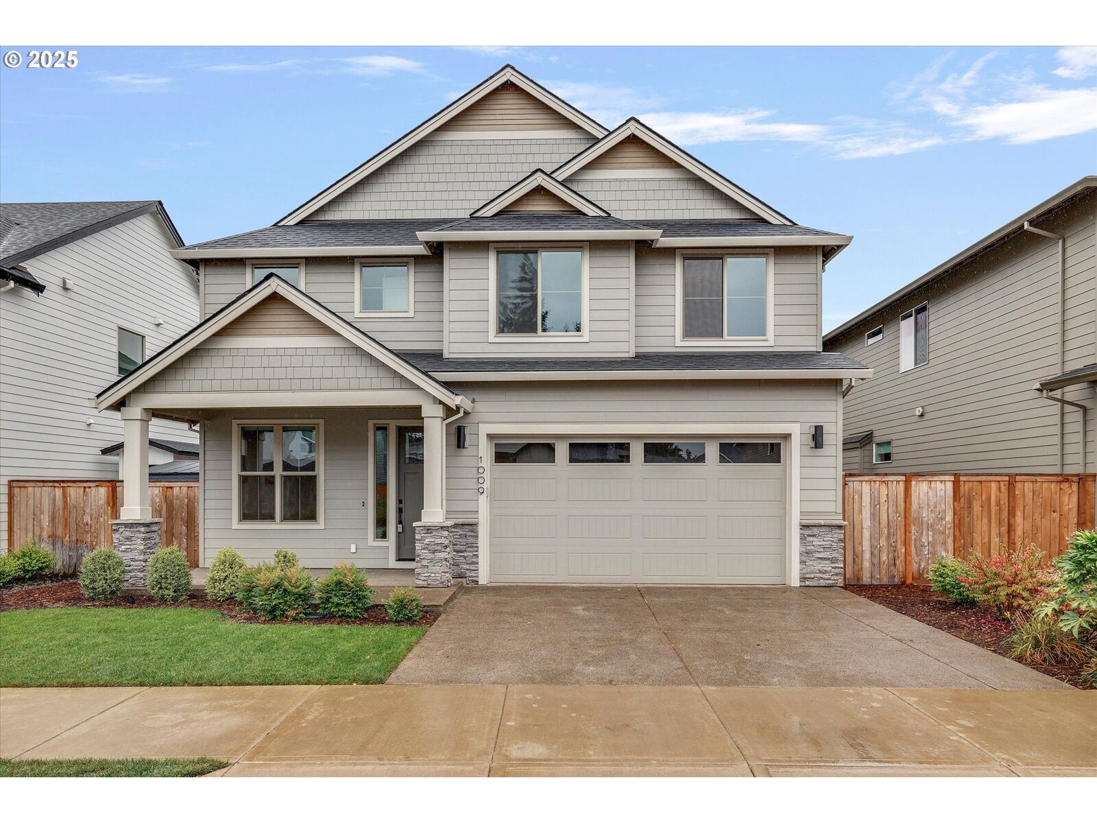 Property Photo:  1009 NE 17th Ave  OR 97013 