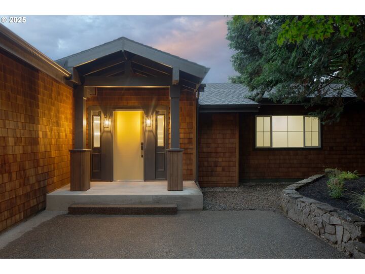 Property Photo: 3400 SW Sherwood Pl OR 97239